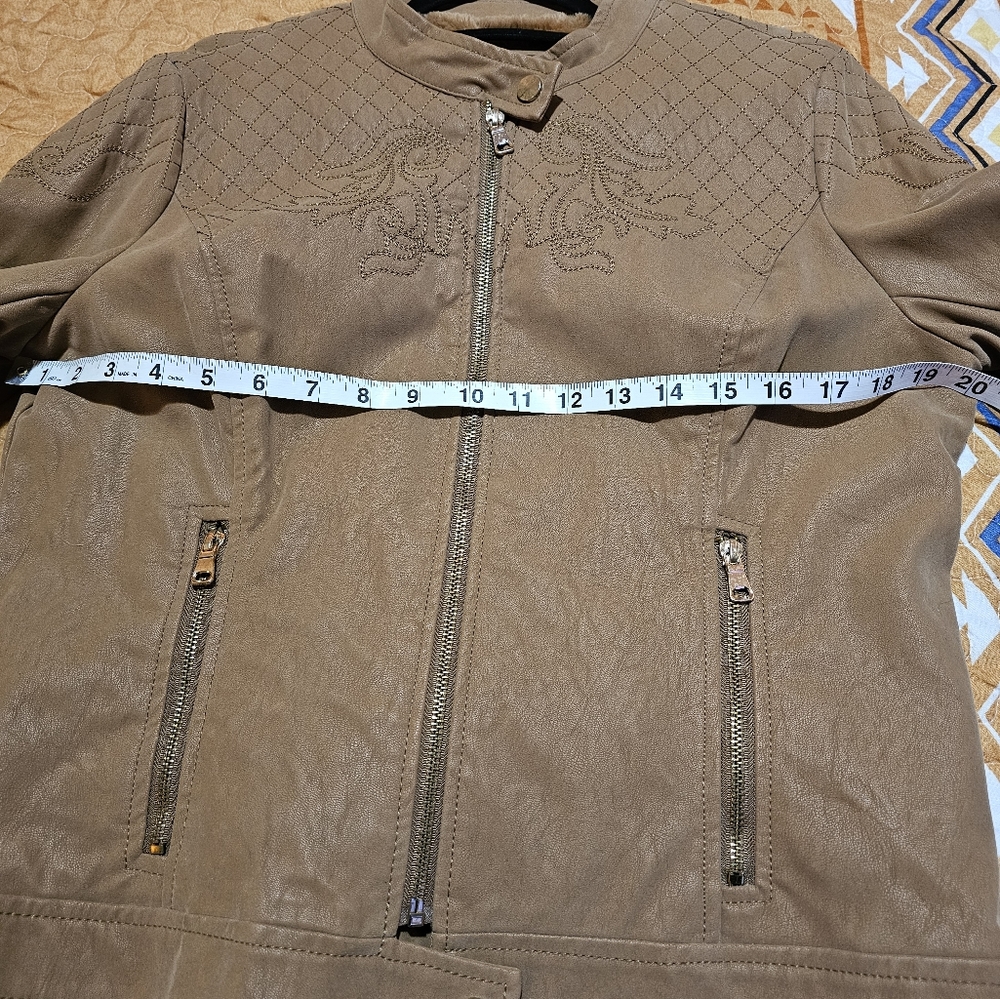 Women's Jacket - Picture 6 of 7